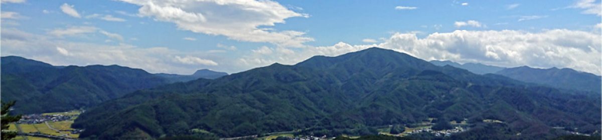そびゆる山はいや高く